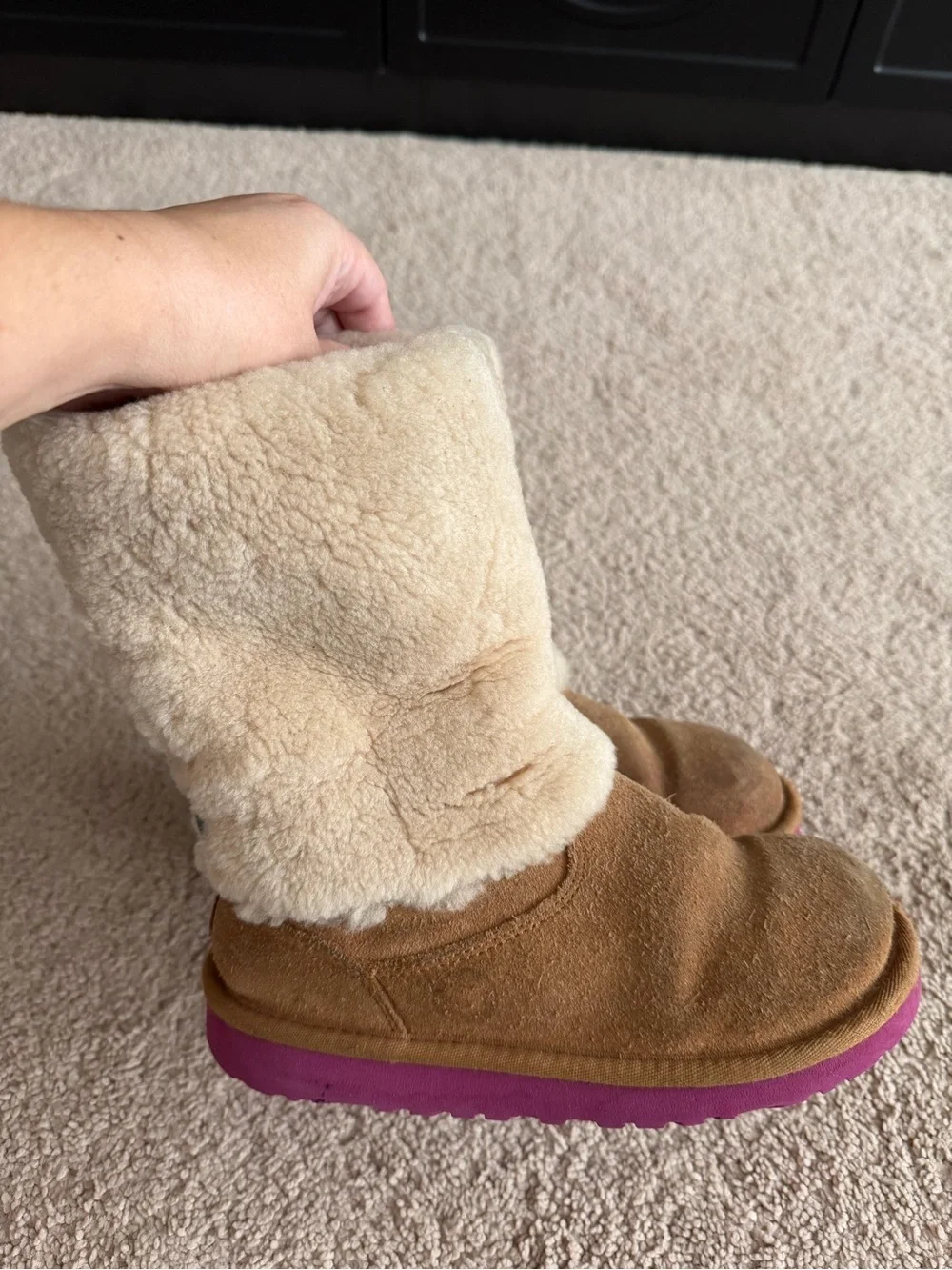 Ugg Malena Boots Kids Girls size 2 youth Chestnut Suede Bow Shearling, GUC